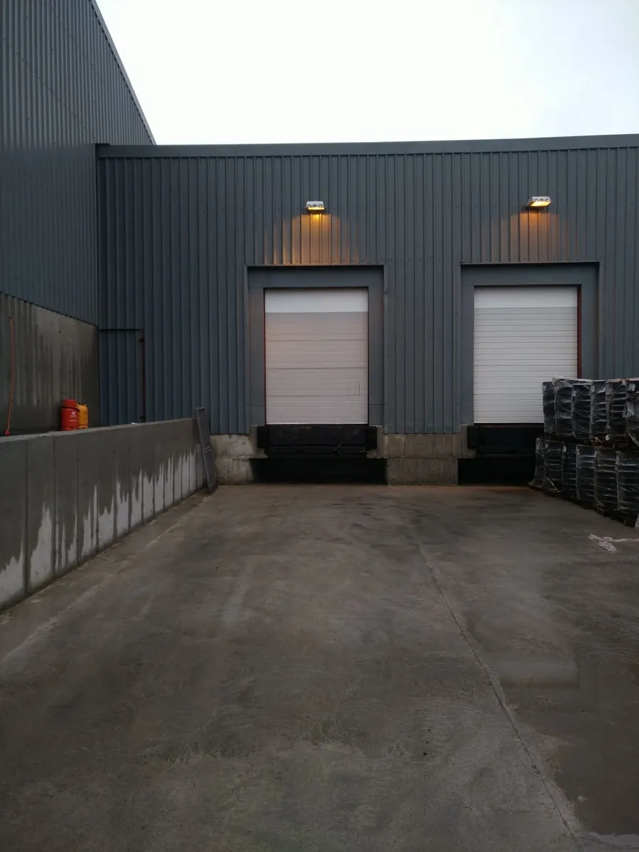 Warehouse and yard to rent - Image 1
