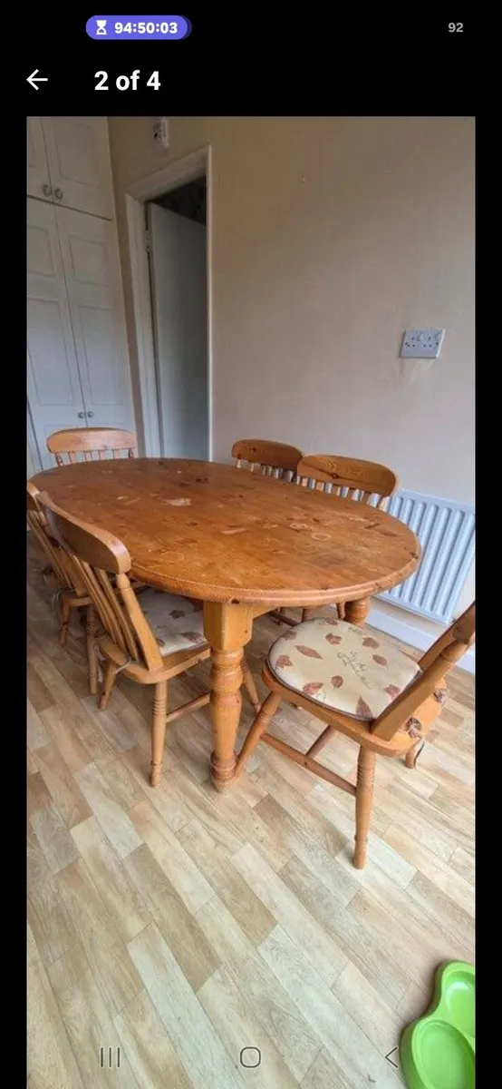 Table and chairs - Image 1