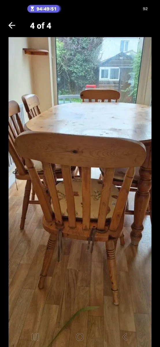 Table and chairs - Image 2