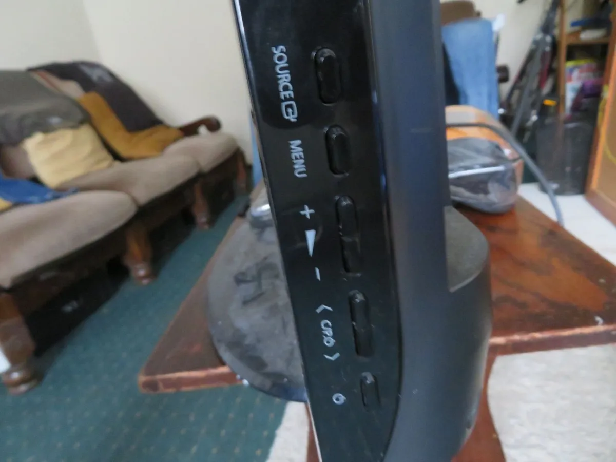 32 Inch Samsung TV (3 HDMI, no remote) - Image 4
