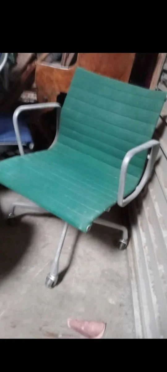 Eames herman miller group management chairs - Image 2
