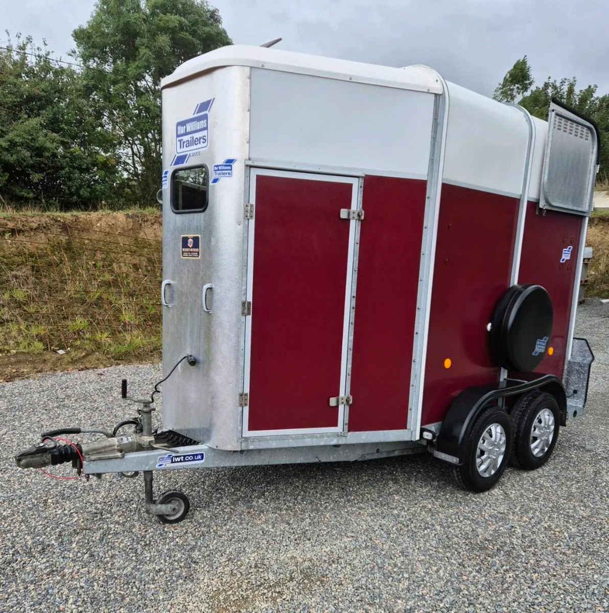 Ifor williams 505 horsebox as new - Image 1