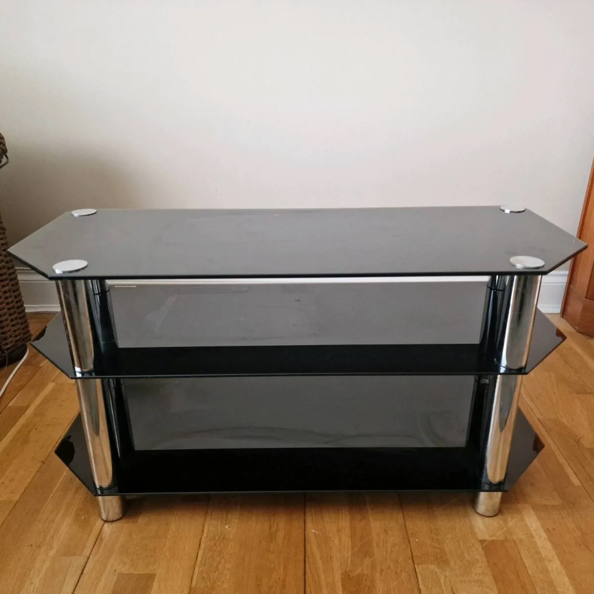 Glass TV stand - Image 2
