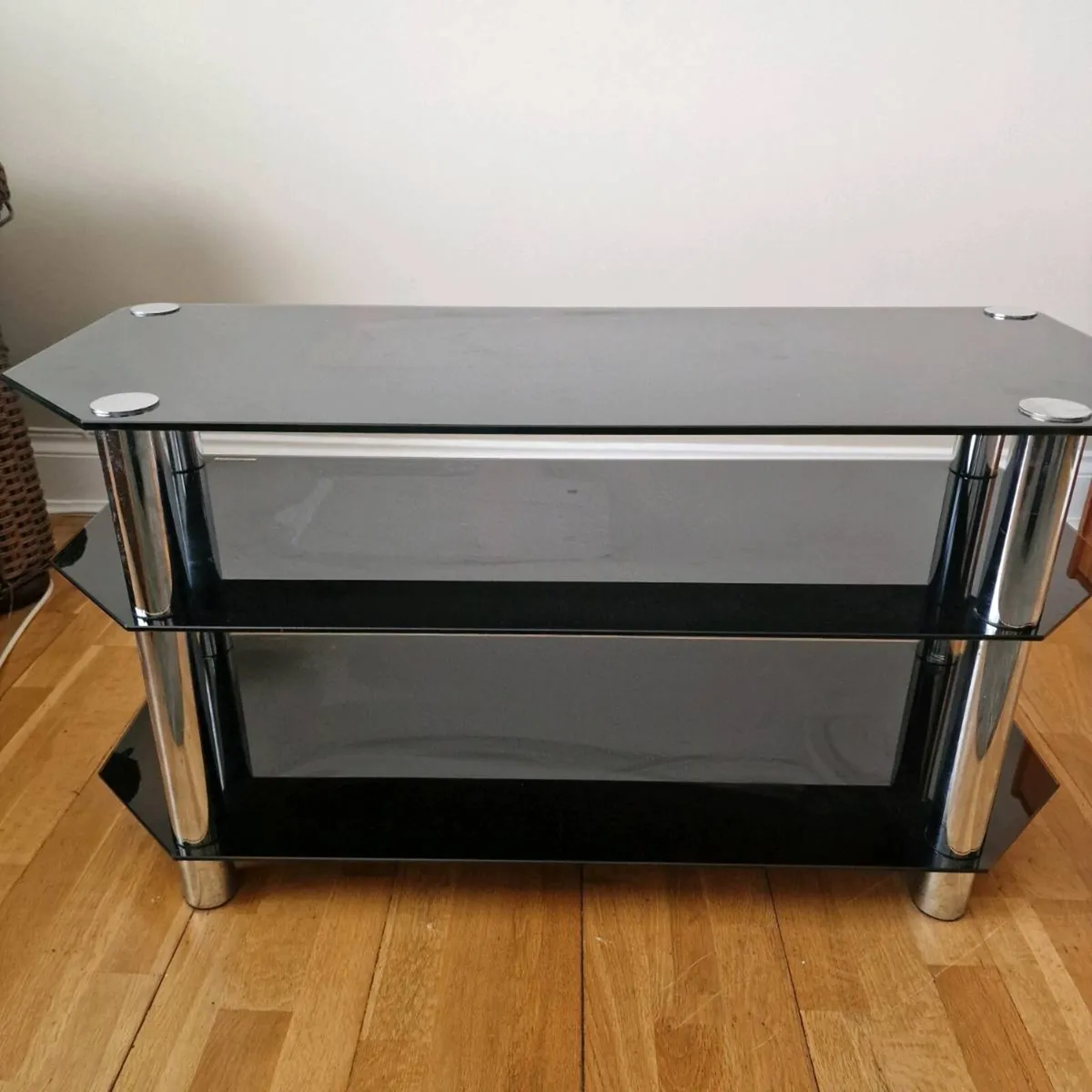 Glass TV stand - Image 1