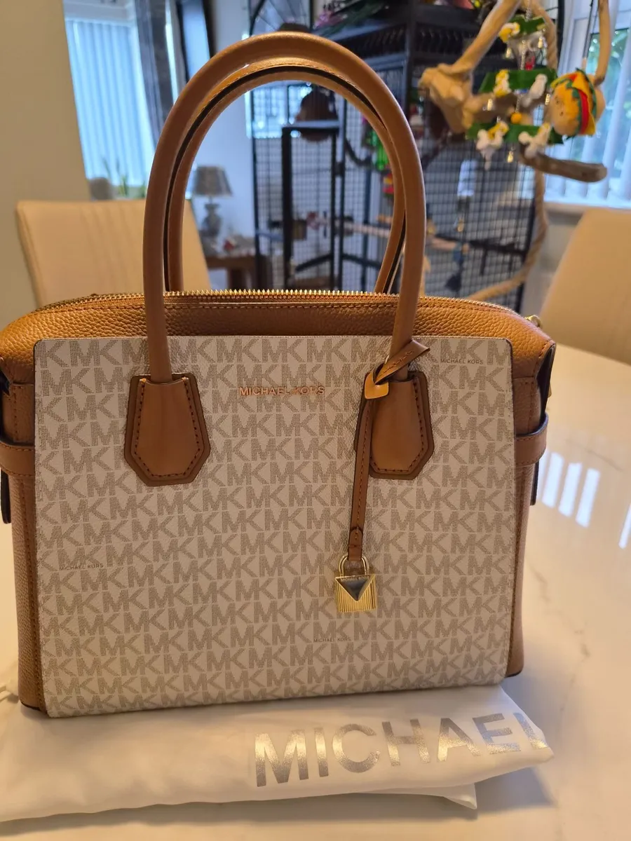 MICHAEL KORS HANDBAG - Image 1