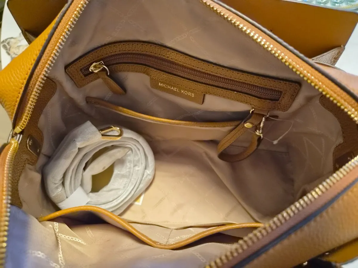 MICHAEL KORS HANDBAG - Image 3