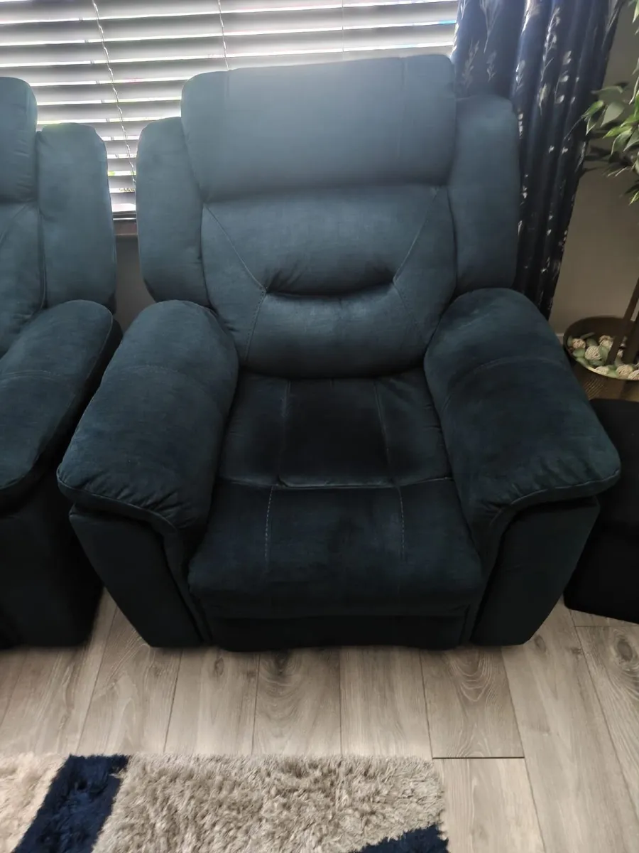 2 single manual recliner and matching 3 seater sof - Image 2