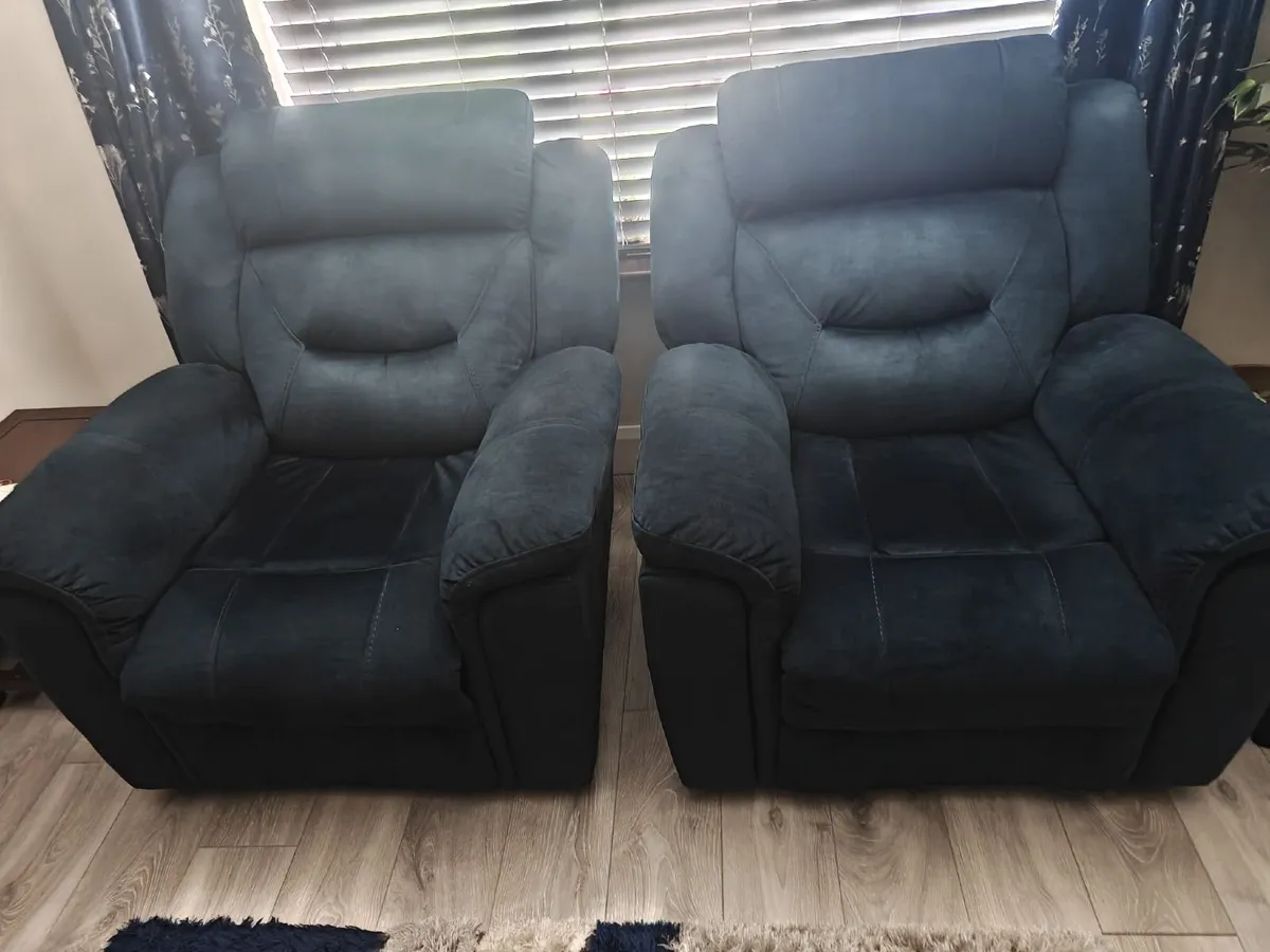 2 single manual recliner and matching 3 seater sof - Image 3