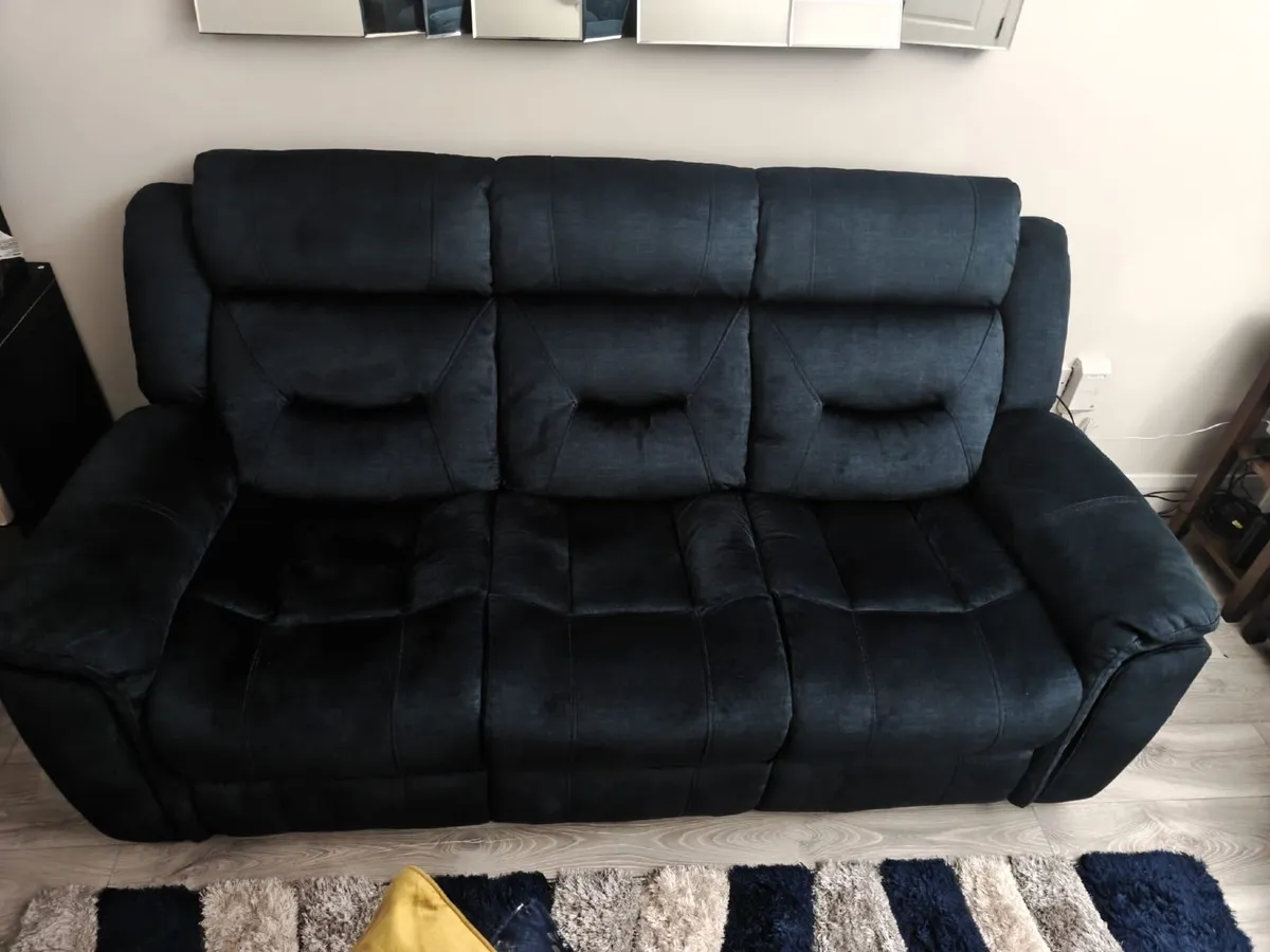 2 single manual recliner and matching 3 seater sof - Image 4