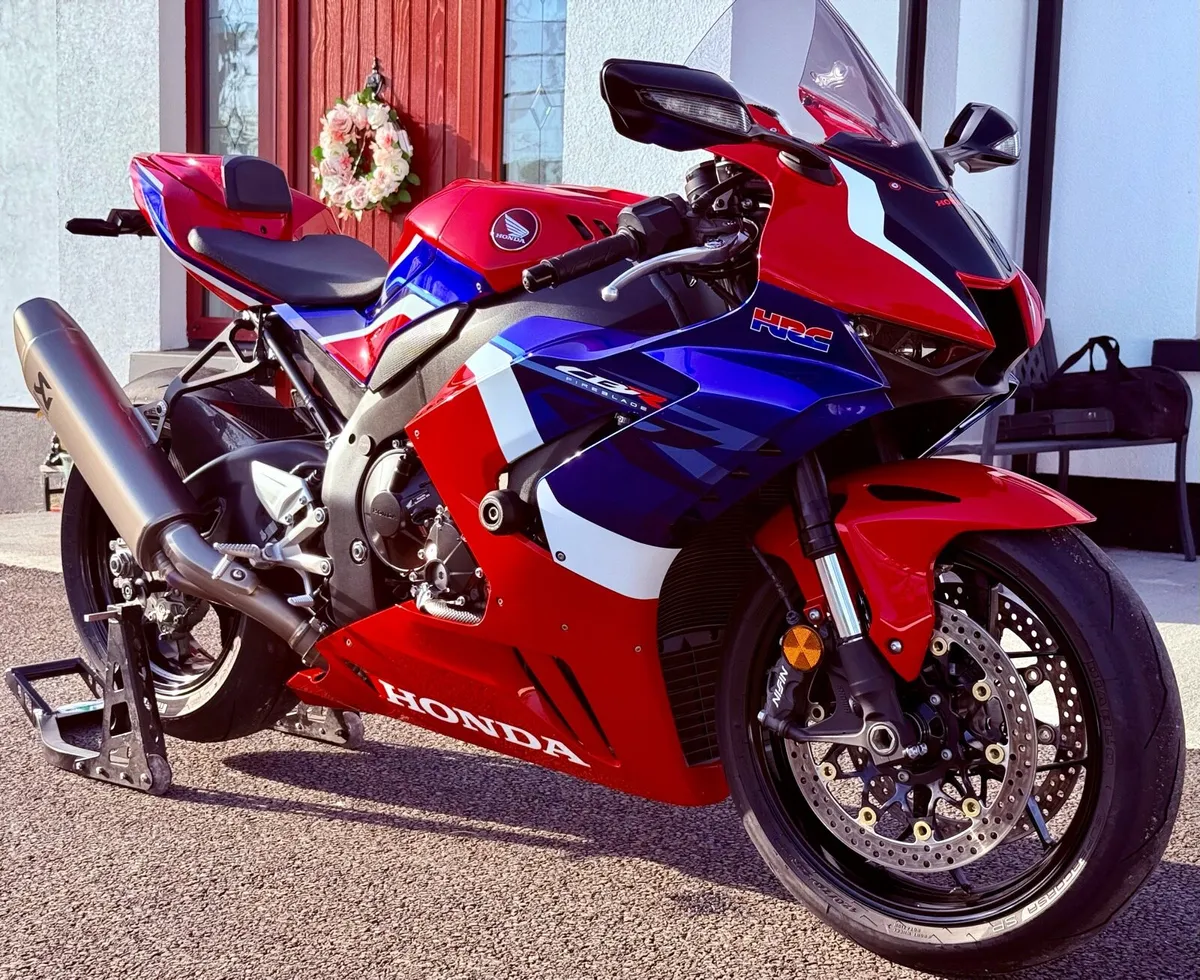 Honda CBR 1000RR-R - Image 1