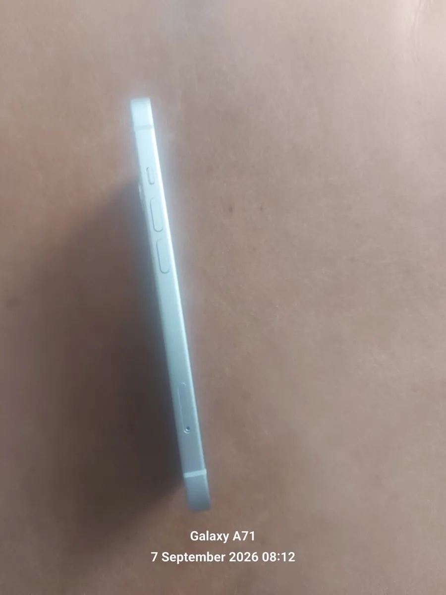 Iphone 15 - Image 4