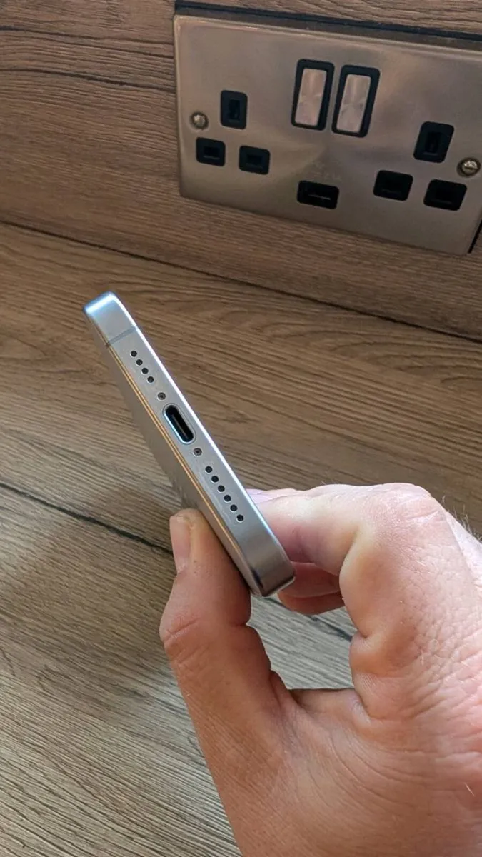 iPhone 15 pro max 256gb - Image 4