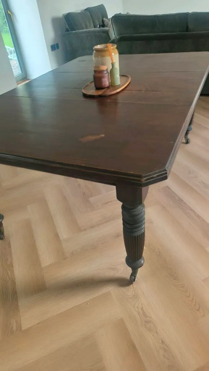 Dining table - Image 2