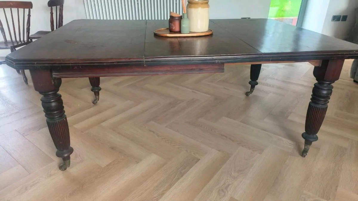 Dining table - Image 1