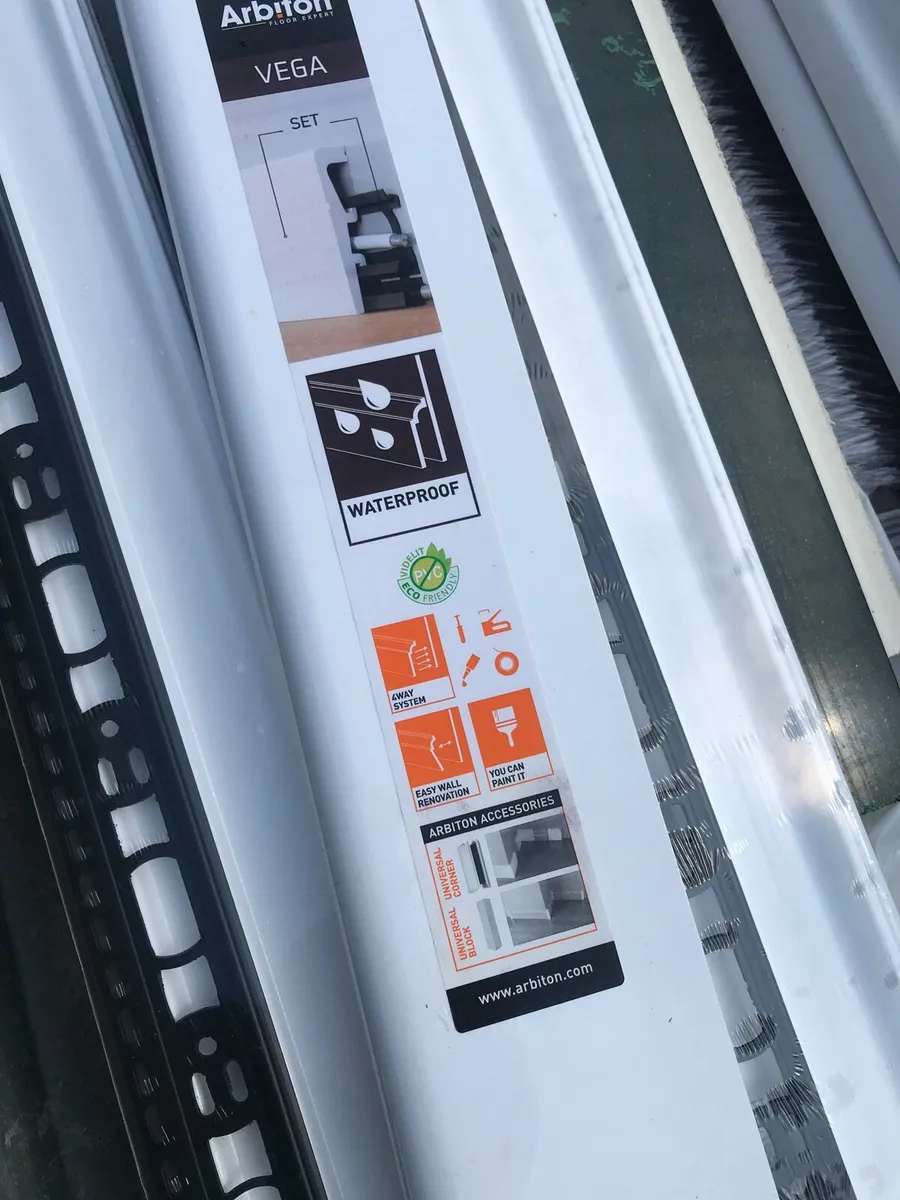 Plastic skirting - Image 1