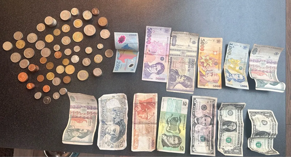Coin and bill collection - Image 1