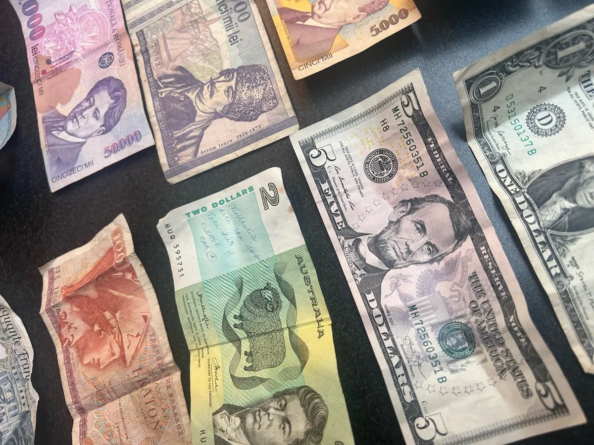 Coin and bill collection - Image 2