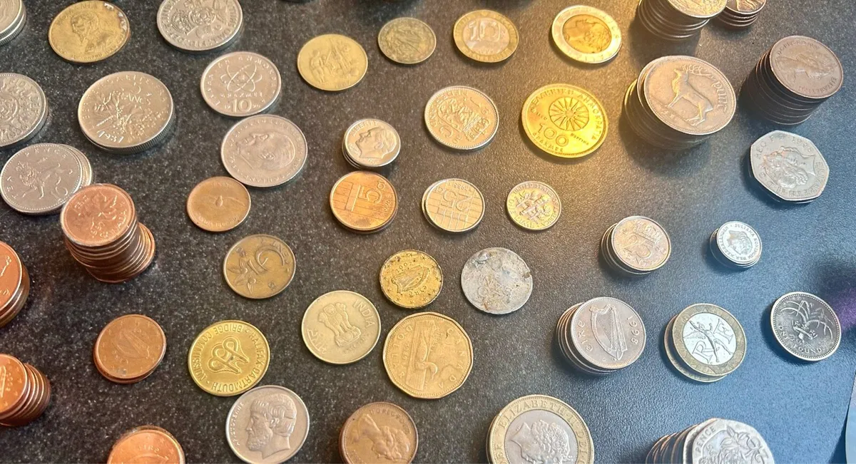 Coin and bill collection - Image 3