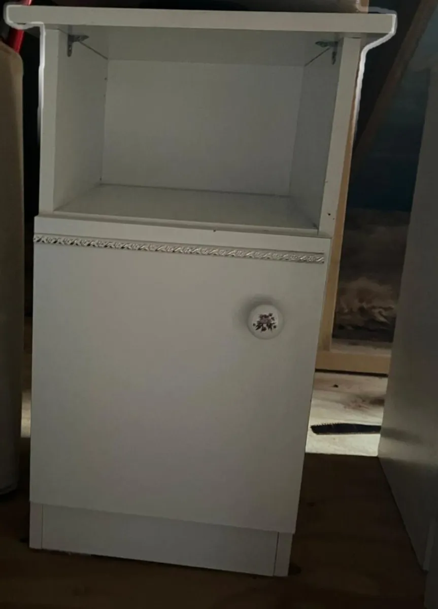 Lockers white