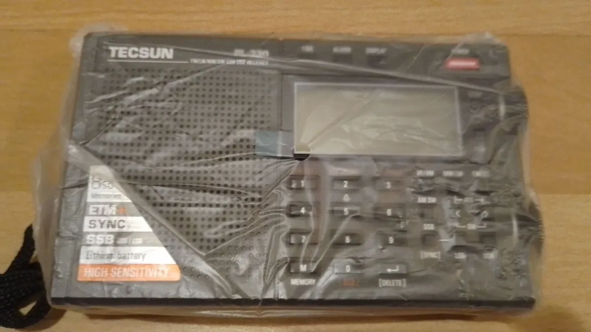 TECSUN WORLDBAND RADIO NEW! - Image 2