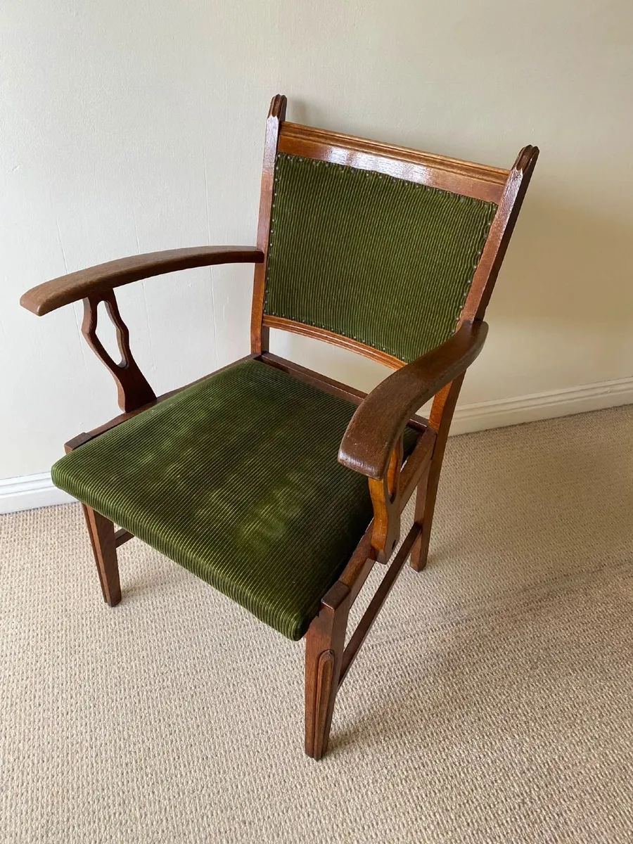 Stylish Chair - Image 1