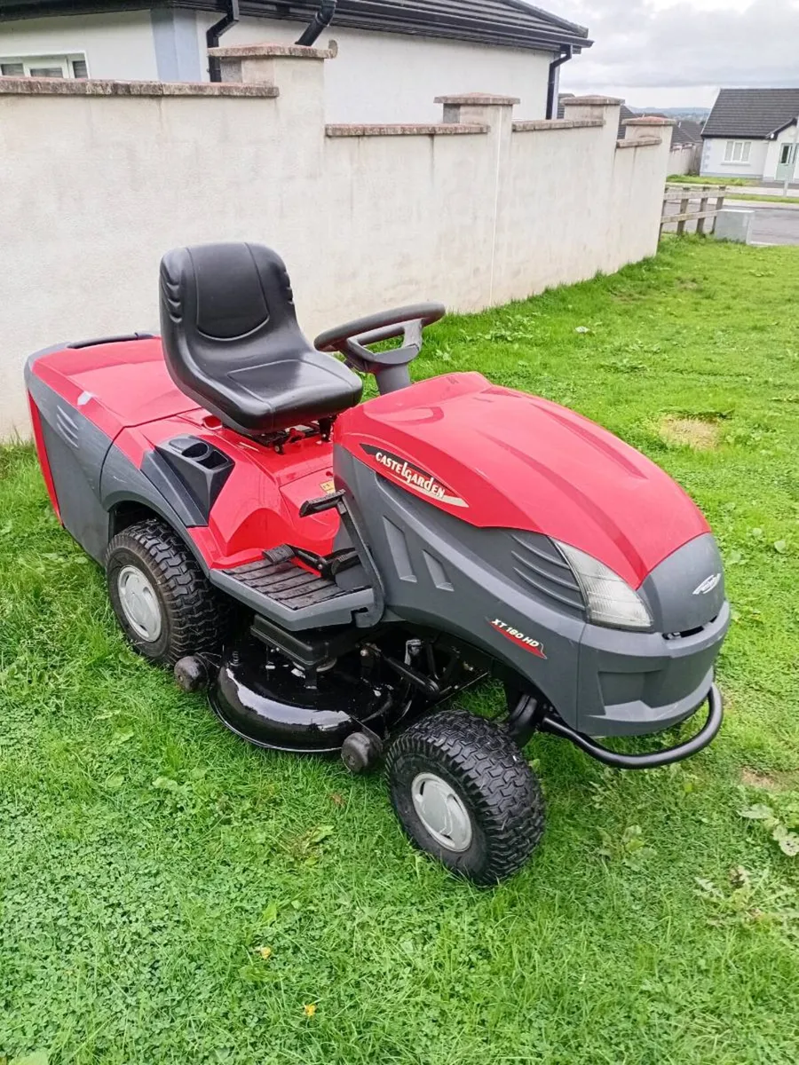 Ride on lawnmower - Image 1