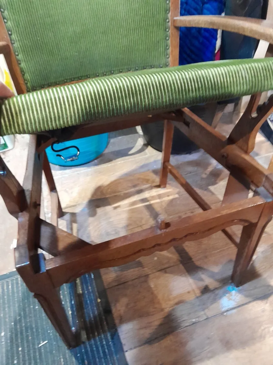 Stylish Chair - Image 4