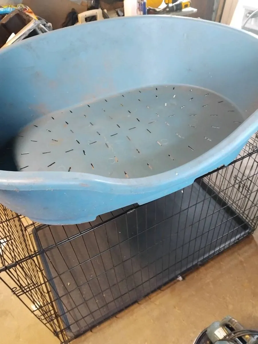 Dog bed and cage - Image 1