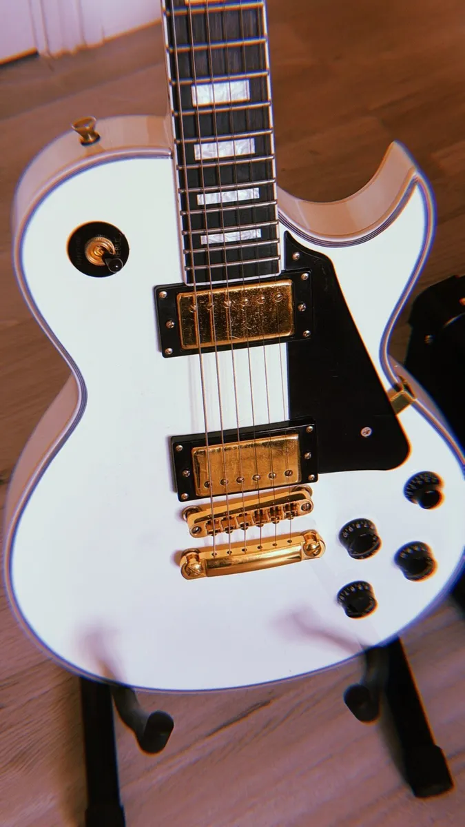 Electric Guitar and Amp - Image 2