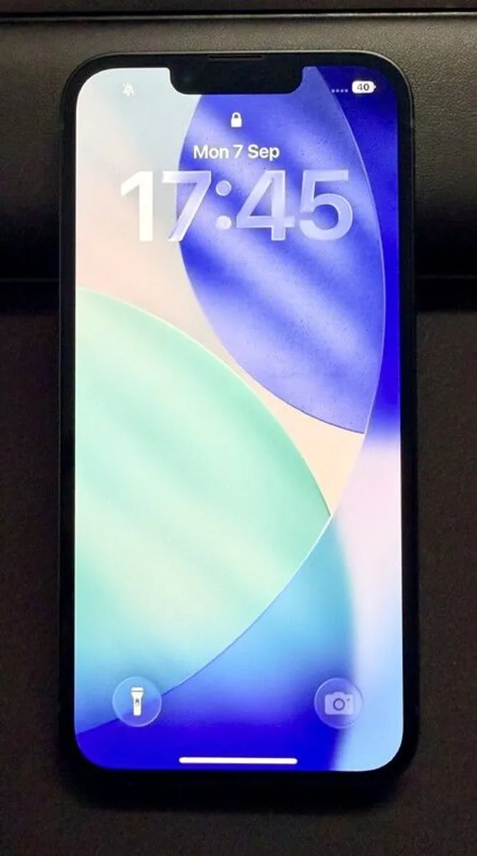 Apple iPhone 17e 256GB - Image 3