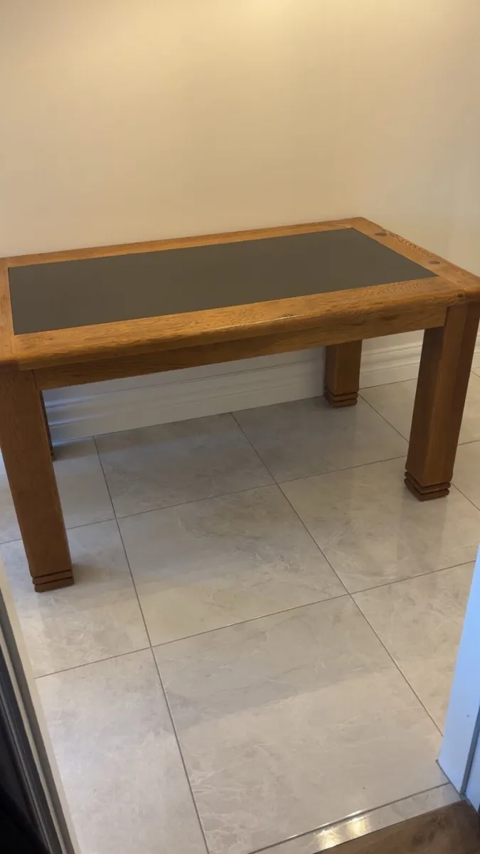 Table and 6 chairs like new - Image 2