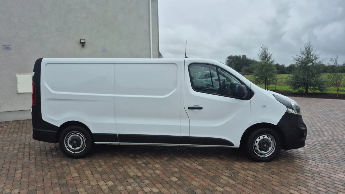 2015 Opel Vivaro LWB - Image 2