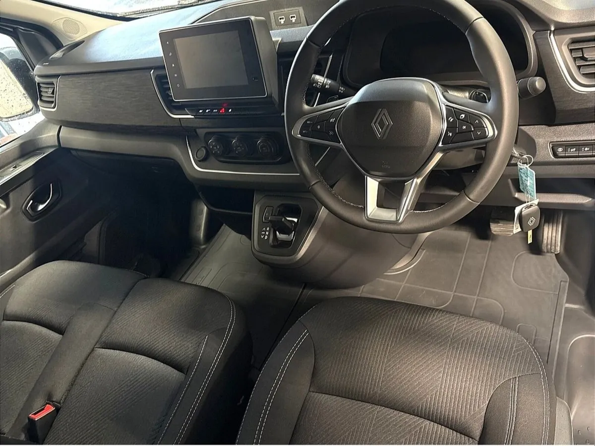 Renault Trafic LL30 BLUE DCI 170 9SP AUTO - Image 2