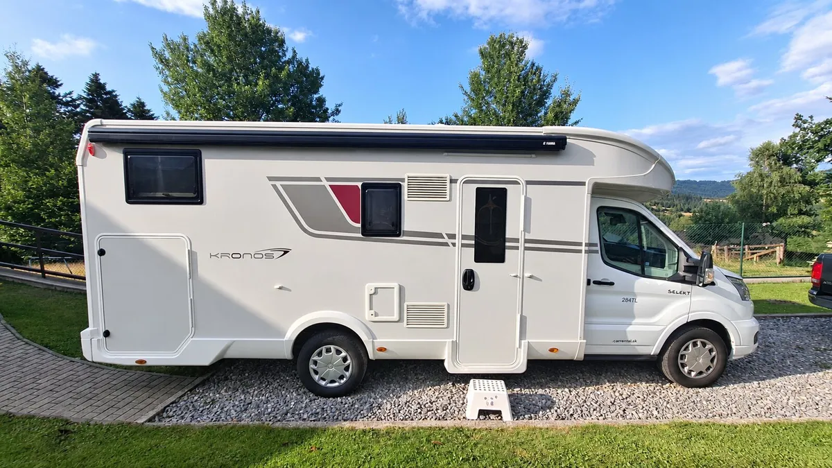 Motor home - Image 1