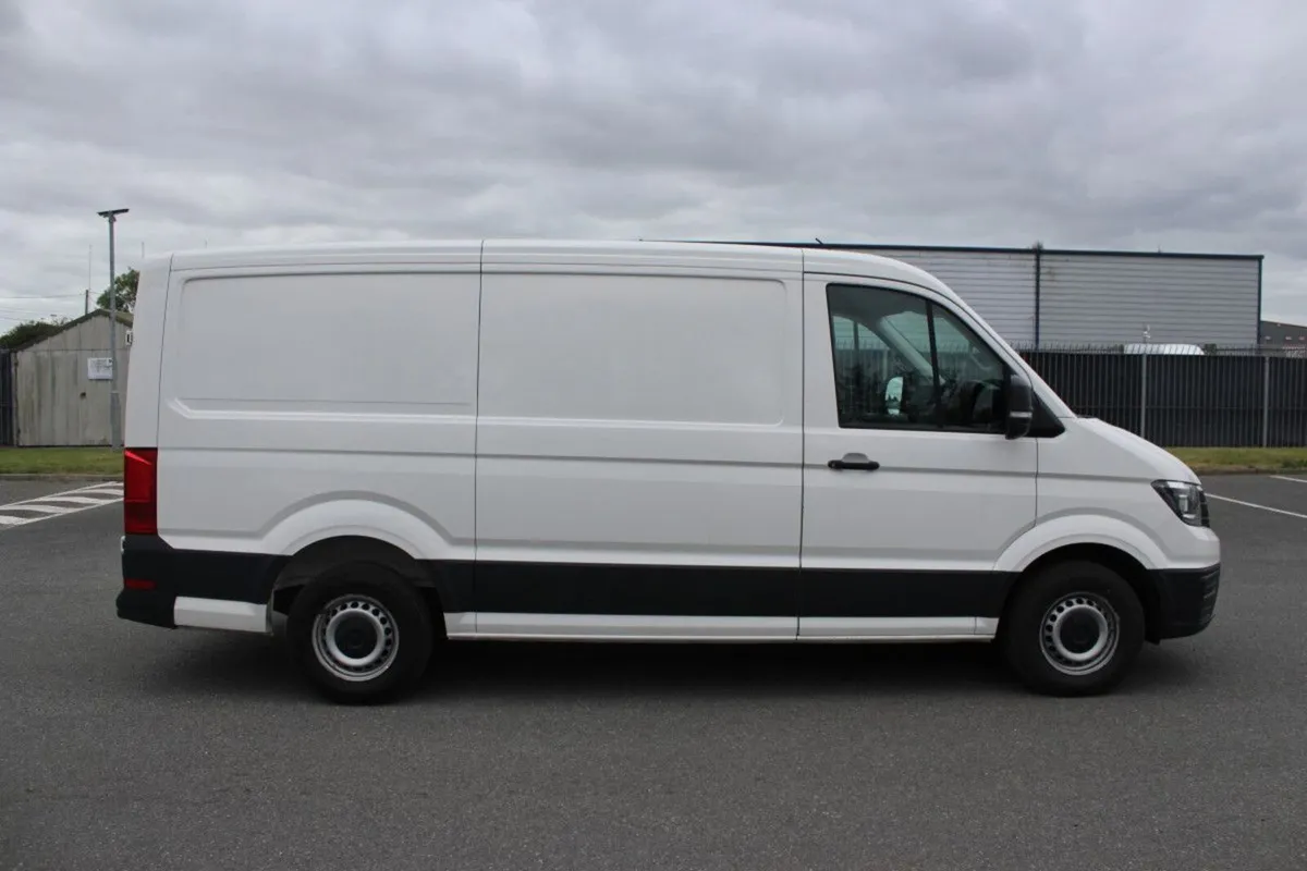 Volkswagen Crafter CRAFTER 35 MWB 140BHP  M6F 5DR - Image 3
