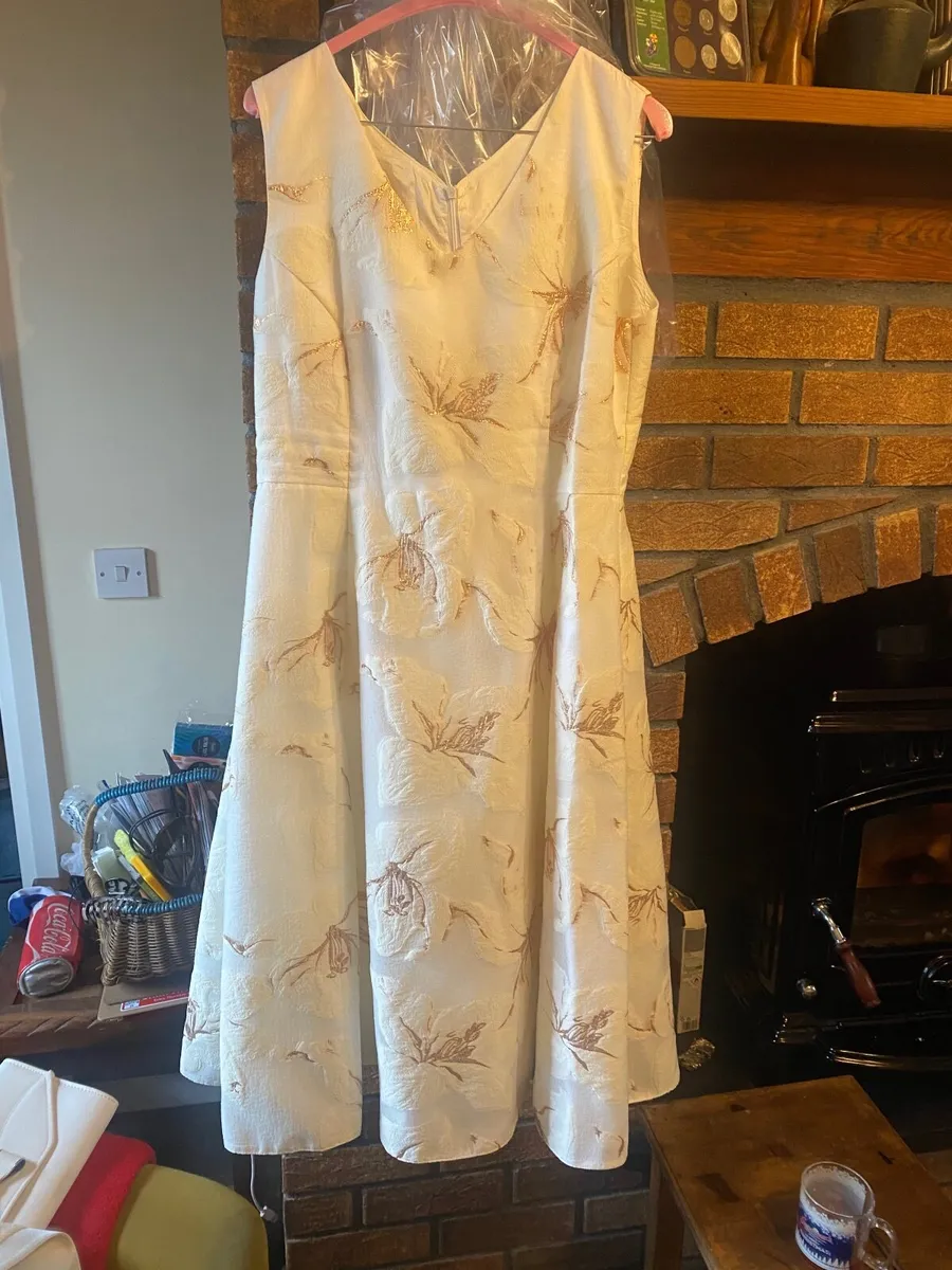 Mother of the bride - Image 2