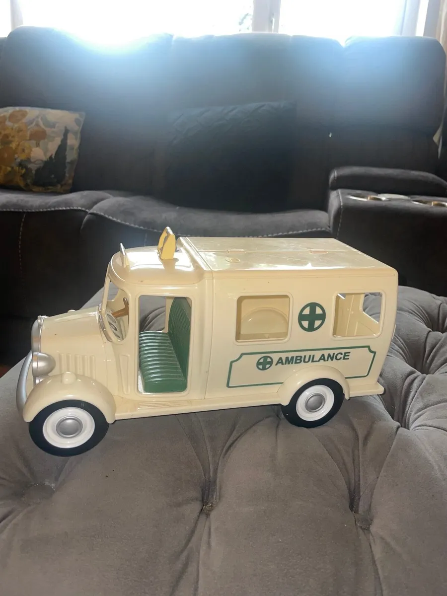 Sylvanian families ambalance - Image 1