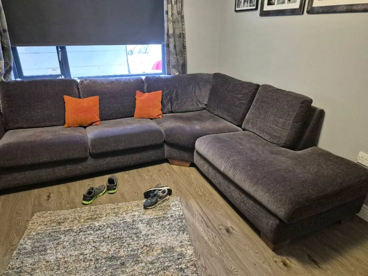 L shaped couch - Image 2