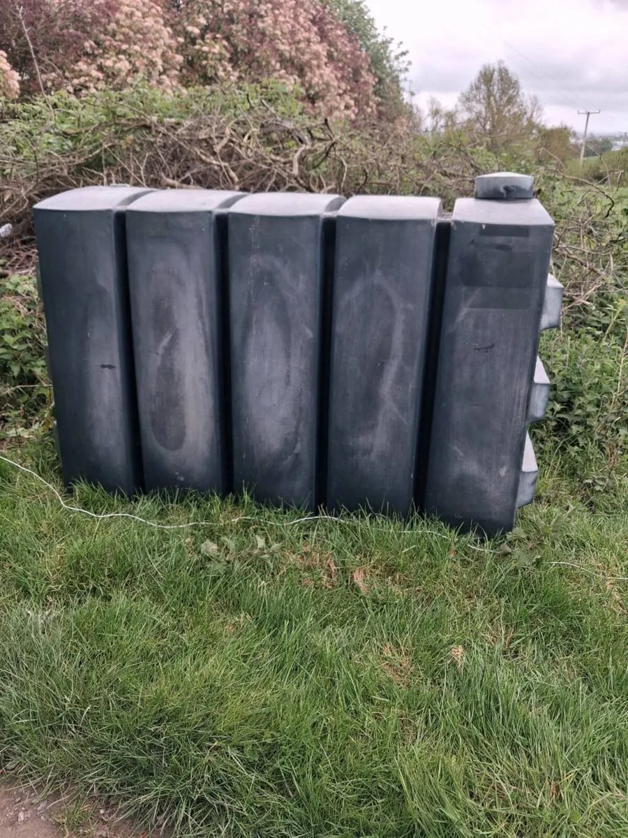 Oil tank