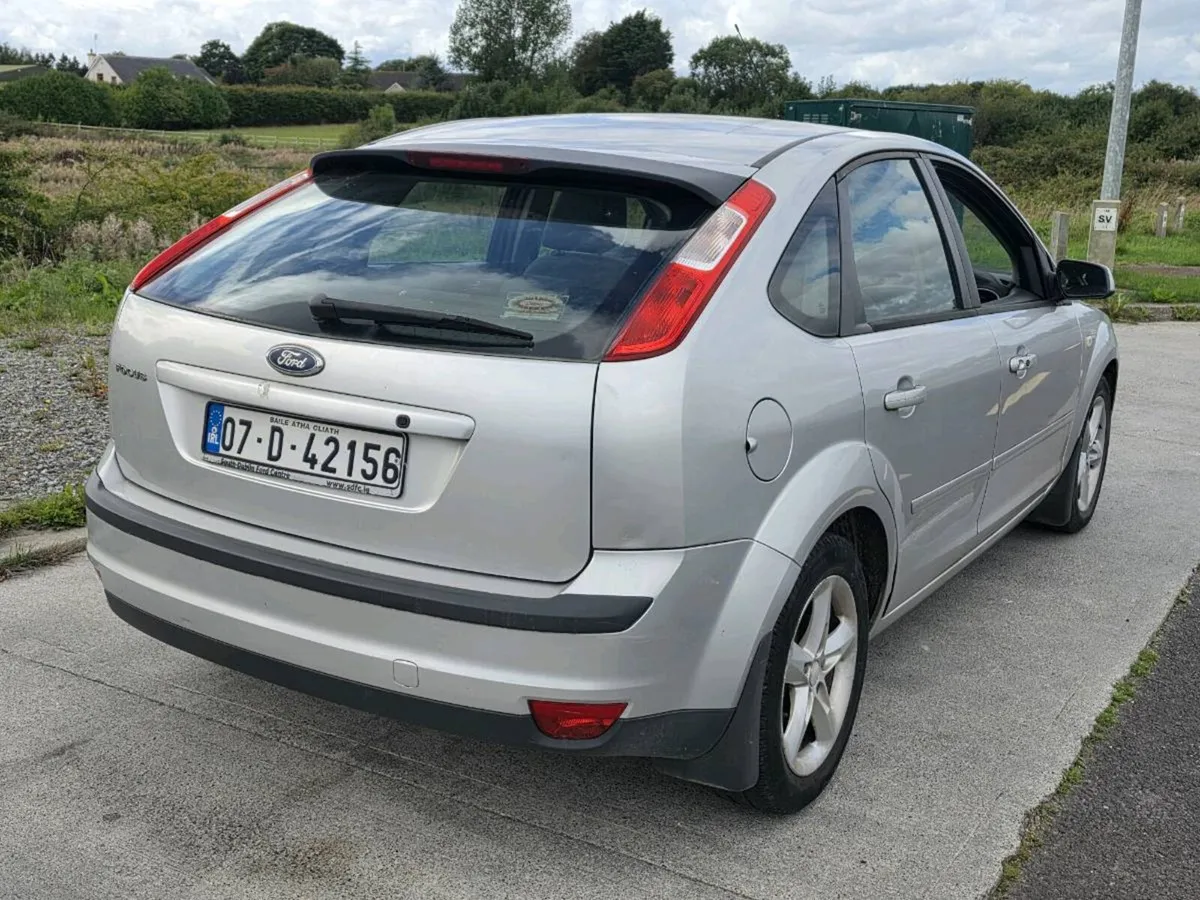 2007 Ford Focus - Image 2