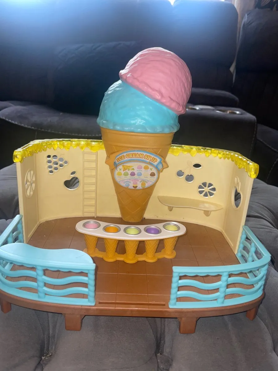 Sylvanian families ice cream shop - Image 1