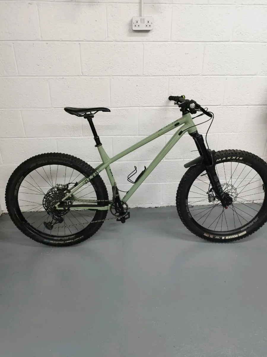 Mountain bike - Image 1