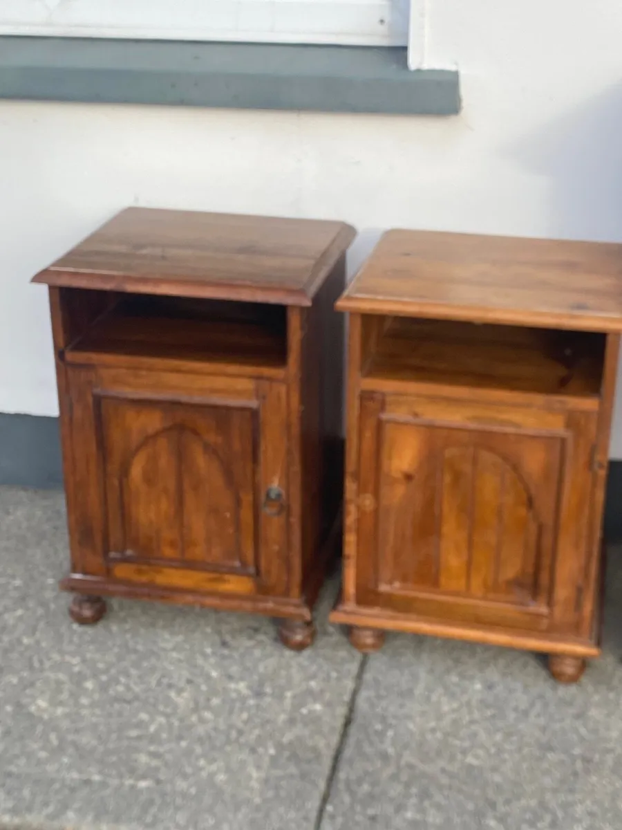 Pine Furniture / chest of drawers and 2 lockers - Image 2