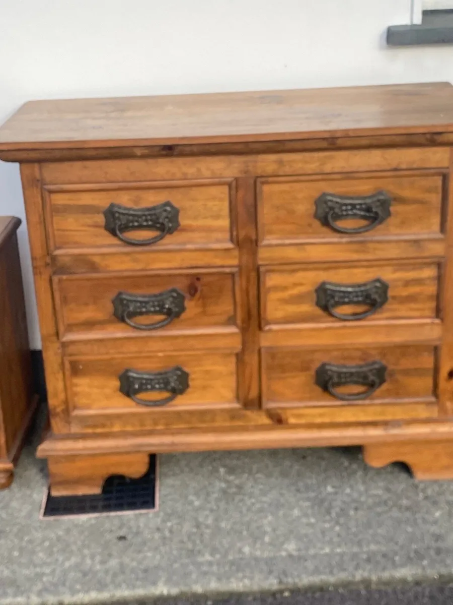 Pine Furniture / chest of drawers and 2 lockers - Image 3