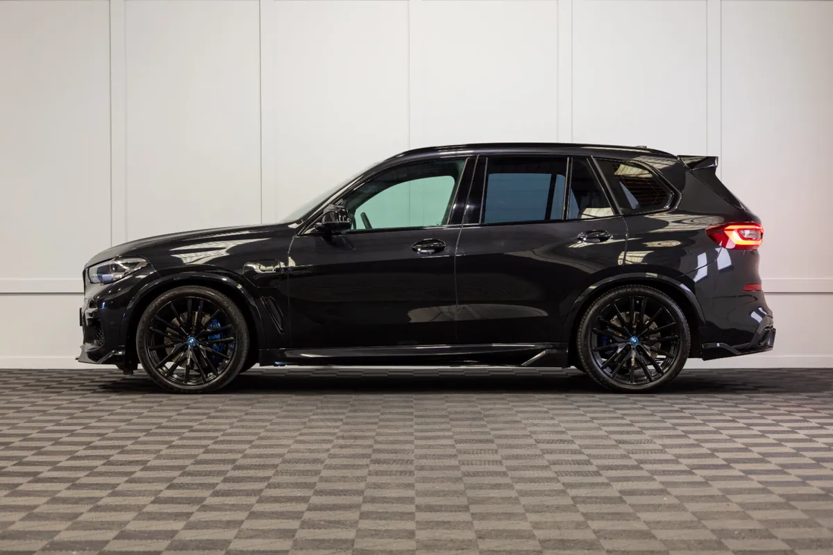2023 BMW X5 X-Drive 45e M-Sport 5 Seat Crewcab - Image 3