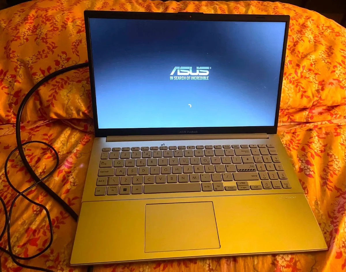 asus laptop as new - Image 1