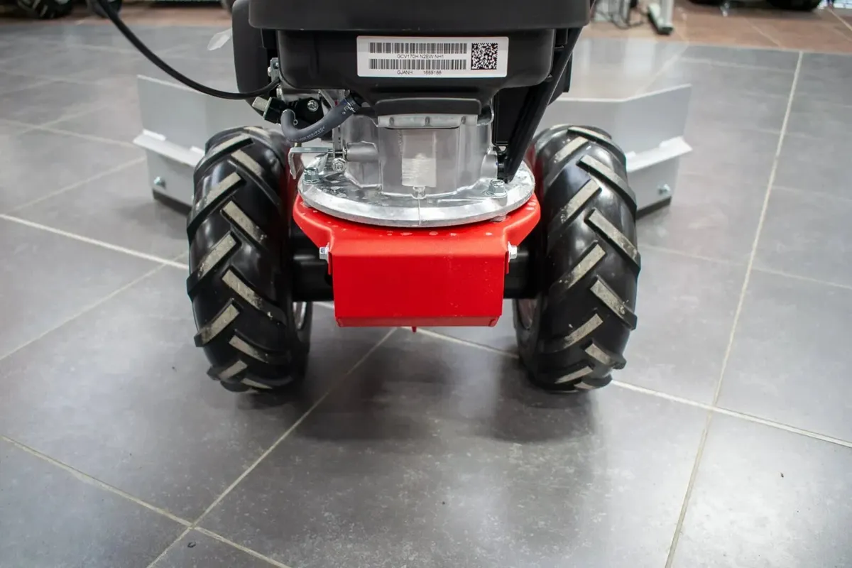 Honda 6hp Petrol Yard Scraper - Image 2