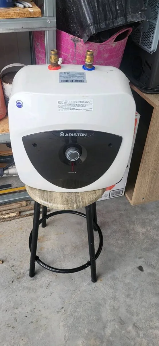Water heater - Image 1