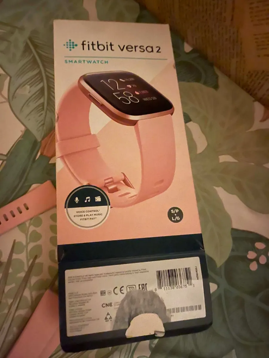 versa 2 with  extra straps - Image 1