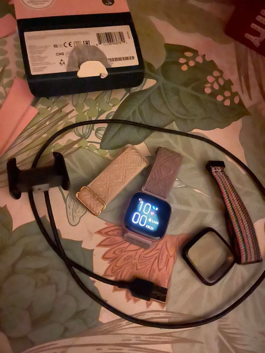 versa 2 with  extra straps - Image 3